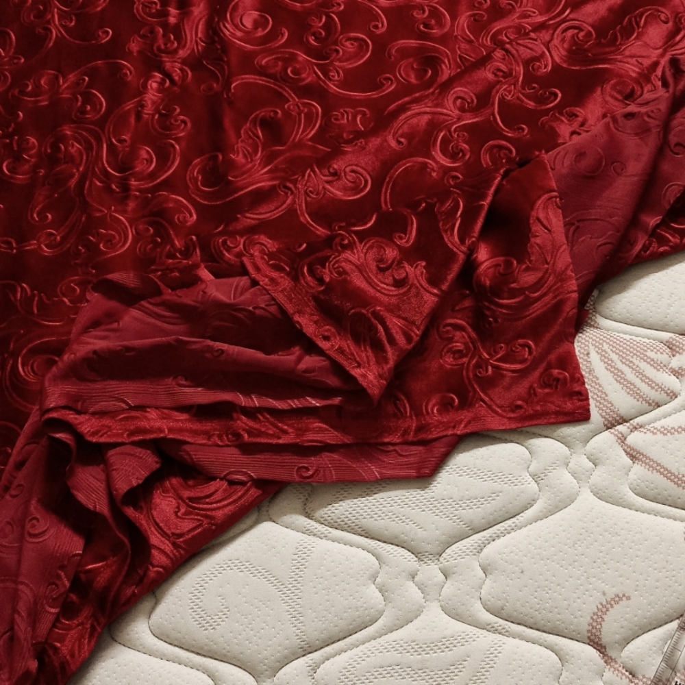 Velvet Running Material - Picture 3 of 9